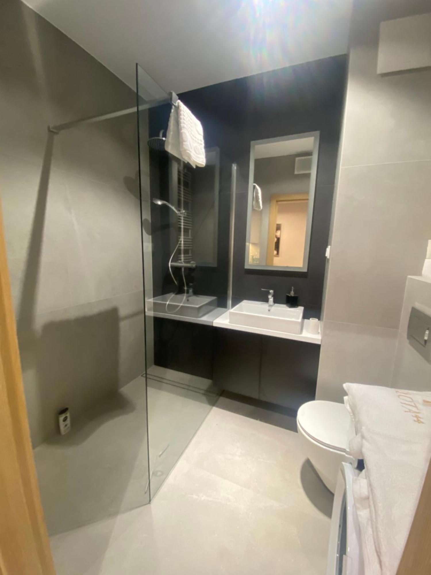 Wiktoryn 6 Piekne Nowe Apartamenty Z Duzymi Balkonami Varsó Kültér fotó